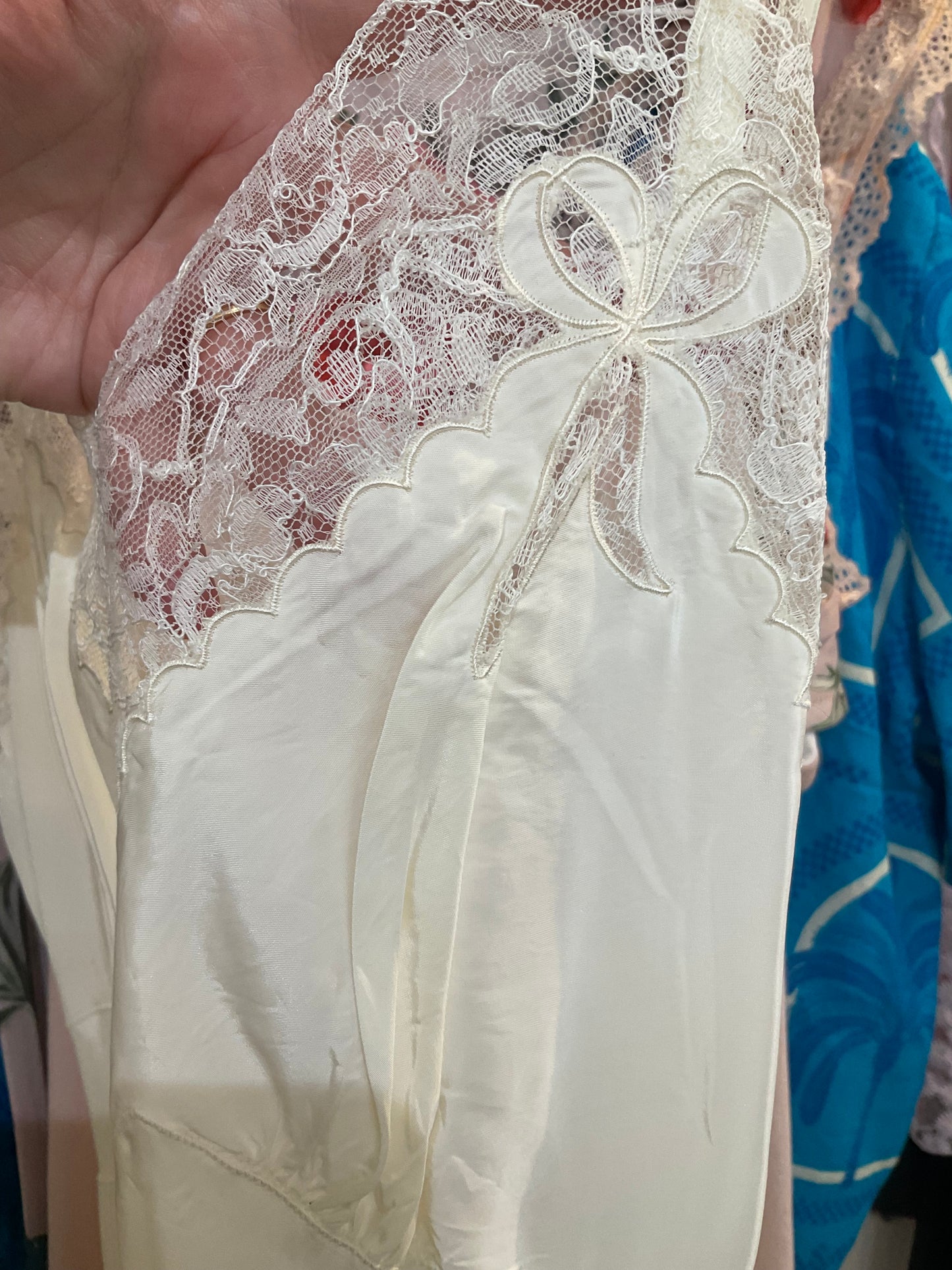 #165 DEADSTOCK 1940's White Rayon and Lace "Bow" Slip By Seamprufe - M/L