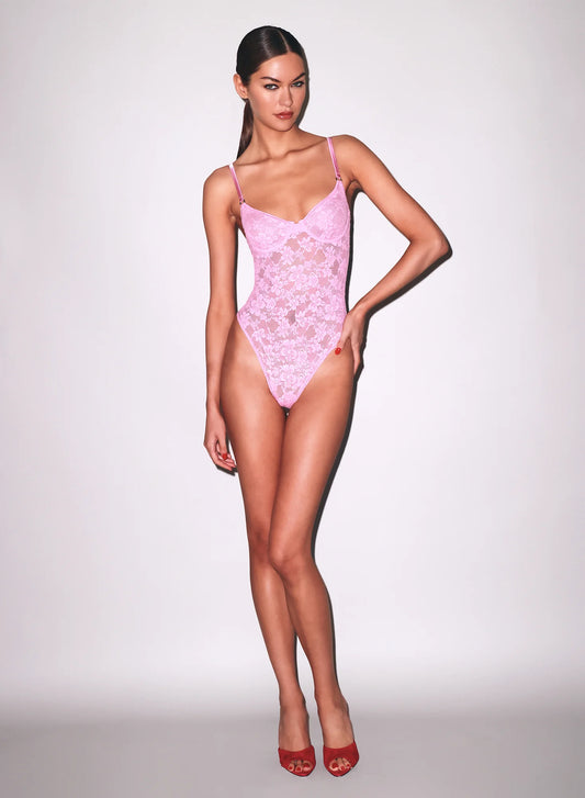 Le Stretch Lace Bodysuit in Bisou By Fleur Du Mal - XS-XL