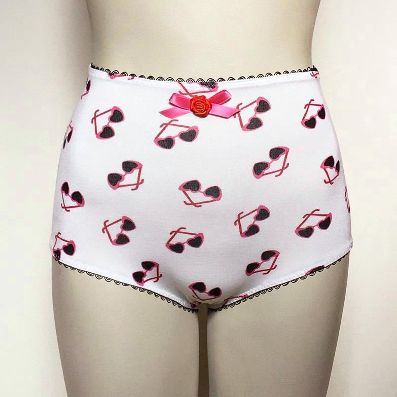 IV for Gigi : Betsey Knicker - L