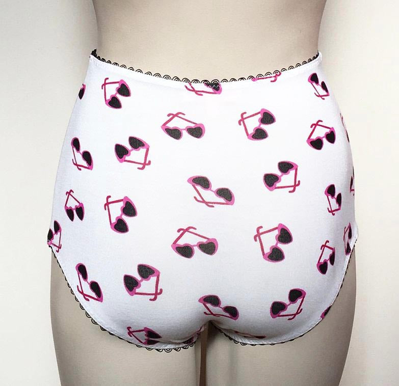 IV for Gigi : Betsey Knicker - L