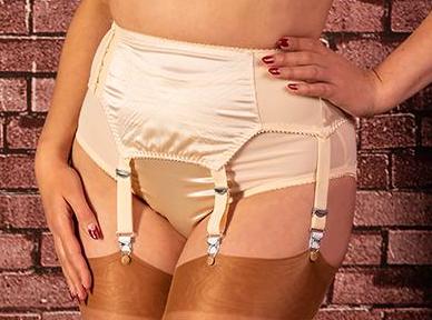 CC09 Garterbelt Peach - sizes 4-14