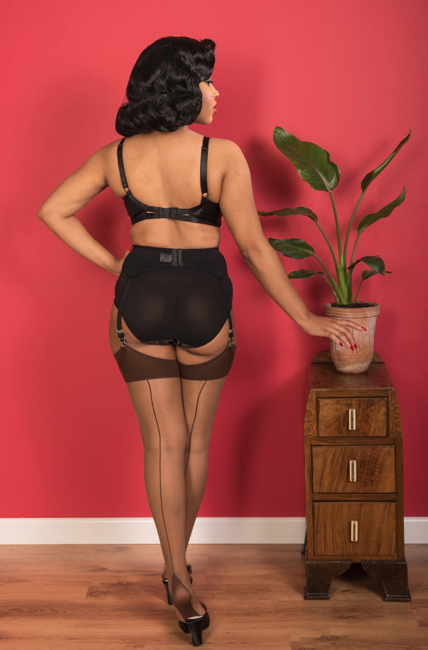 Nutmeg Glamour Seamed Stockings